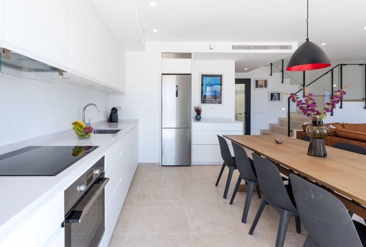 3 soveværelse Byhus til salg i Torrox-Costa med swimmingpool garage - € 599.000 (Ref: 9614113)