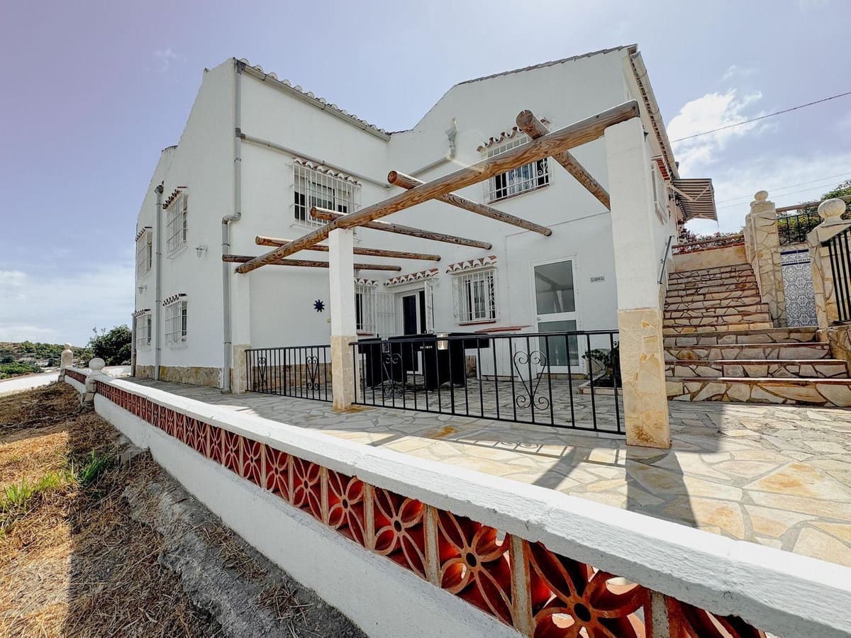 6 soverom Villa til salgs i Nerja med svømmebasseng garasje - € 1 099 000 (Ref: 9614239)