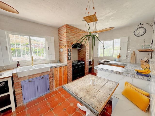 6 slaapkamer Villa te koop in Nerja met zwembad garage - € 1.099.000 (Ref: 9614239)