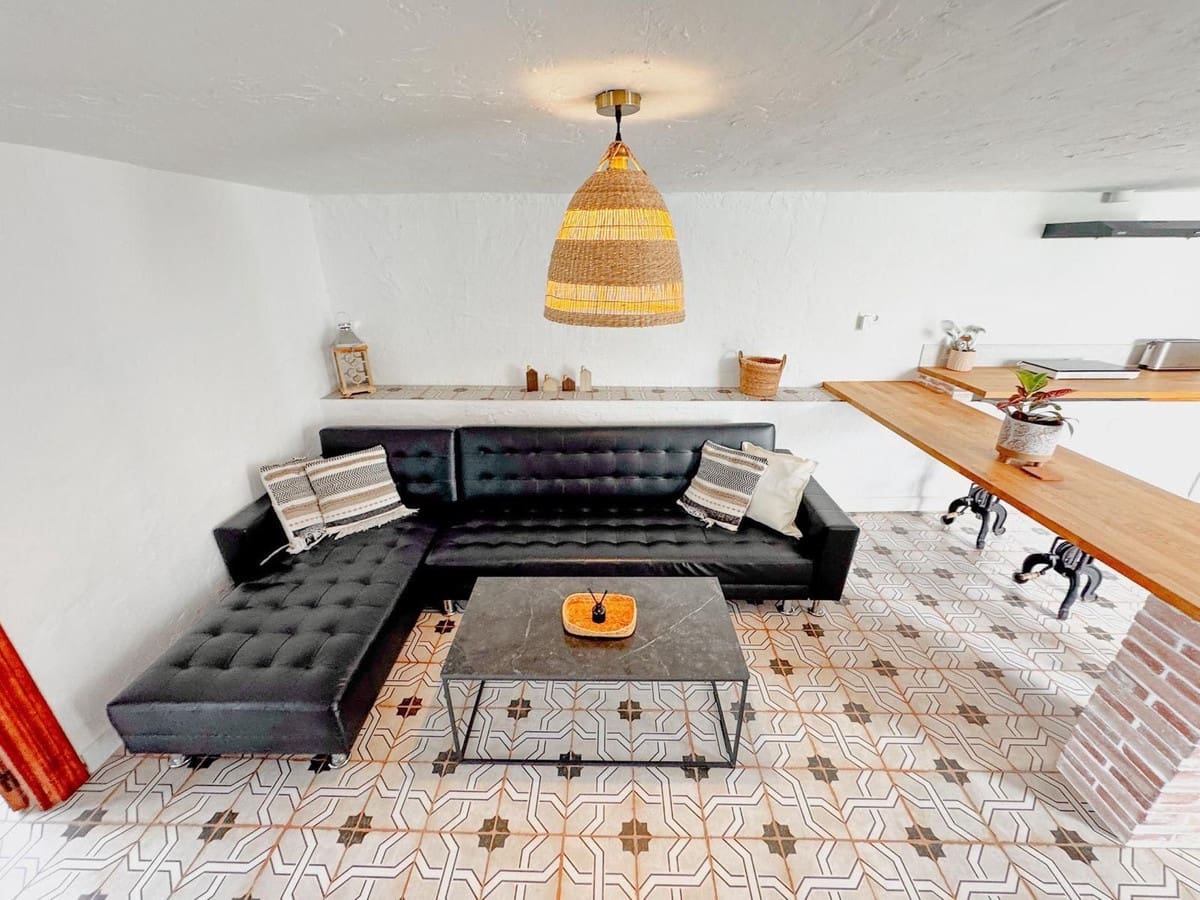 6 bedroom Villa for sale in Nerja with pool garage - € 1,099,000 (Ref: 9614239)