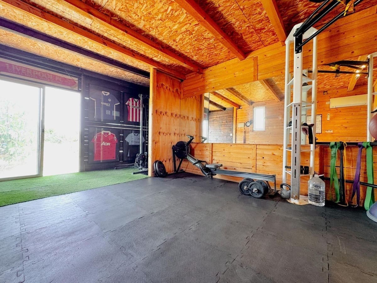 6 bedroom Villa for sale in Nerja with pool garage - € 1,099,000 (Ref: 9614239)