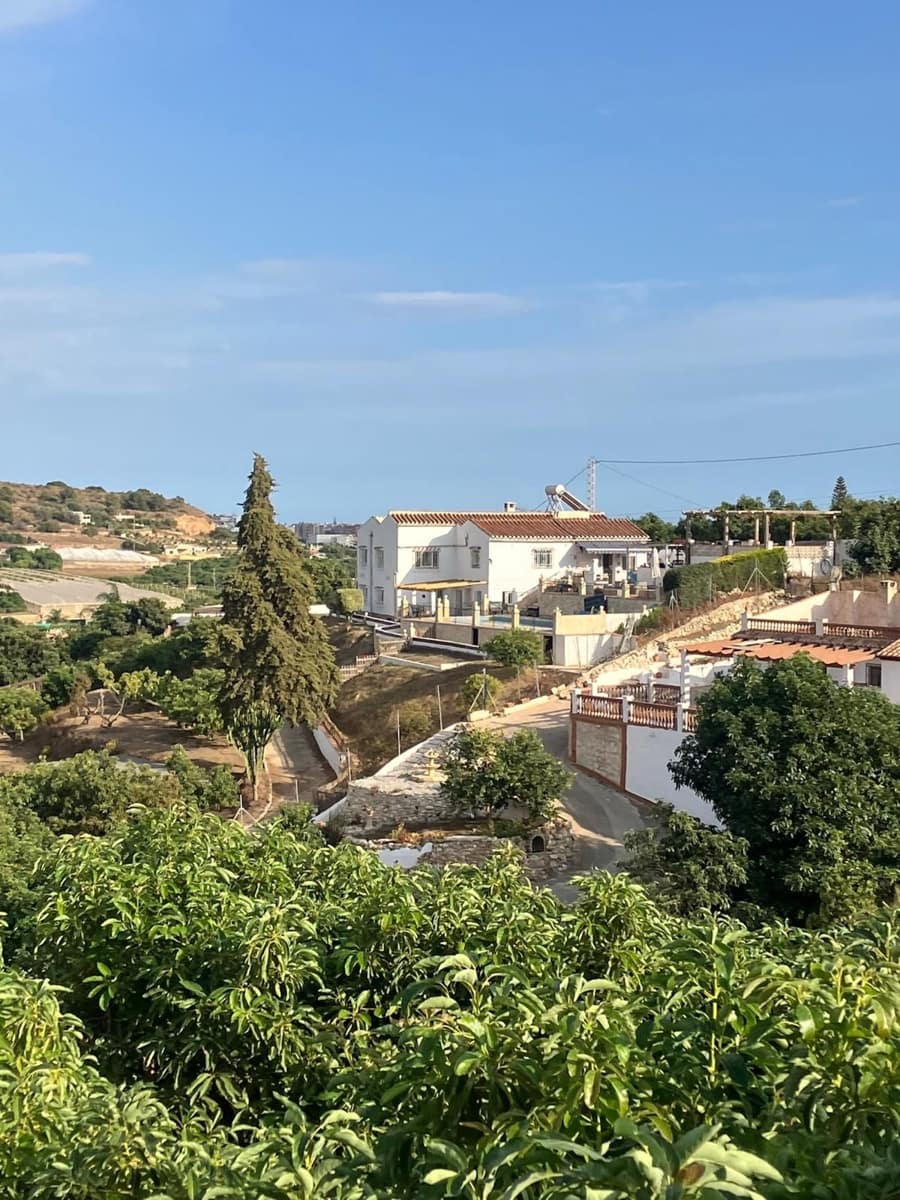 6 bedroom Villa for sale in Nerja with pool garage - € 1,099,000 (Ref: 9614239)