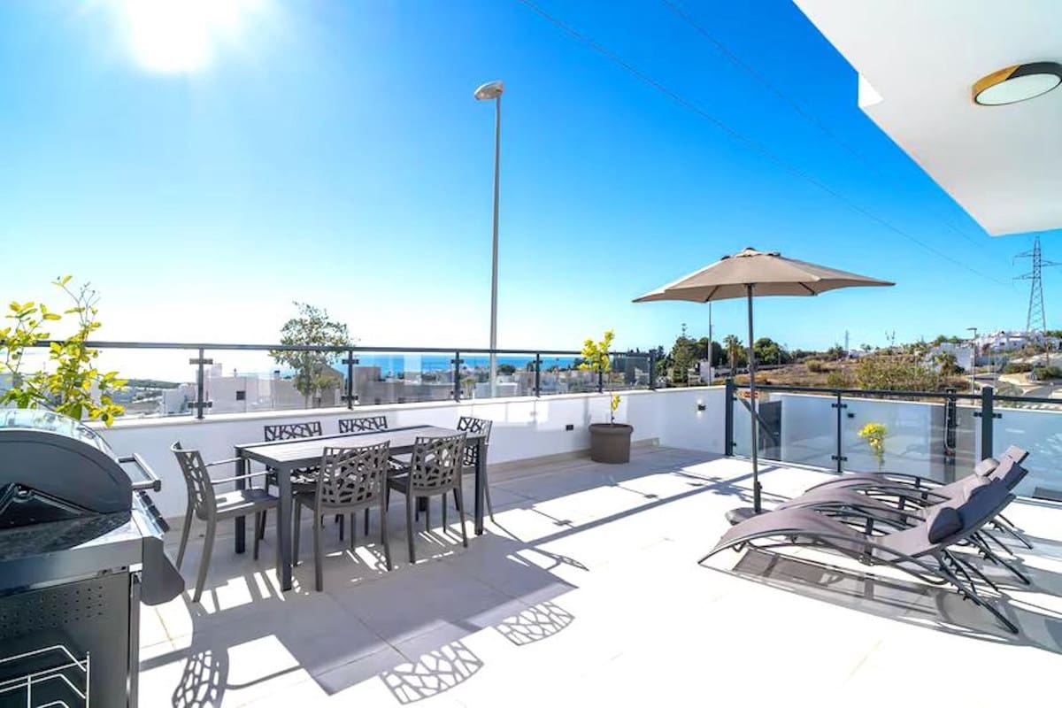 3 soveværelse Villa til salg i Nerja med swimmingpool - € 829.000 (Ref: 9614240)