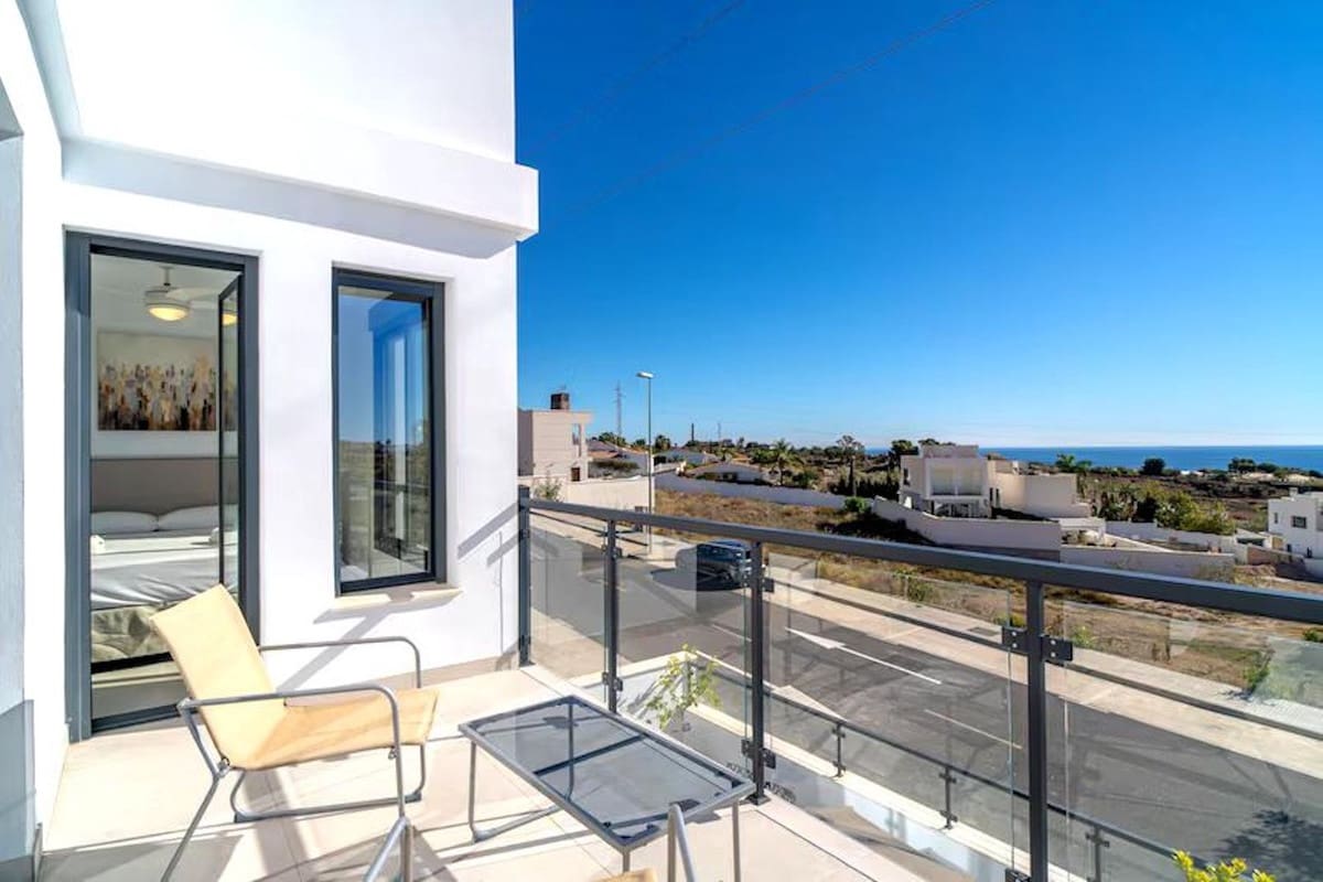 3 soveværelse Villa til salg i Nerja med swimmingpool - € 829.000 (Ref: 9614240)