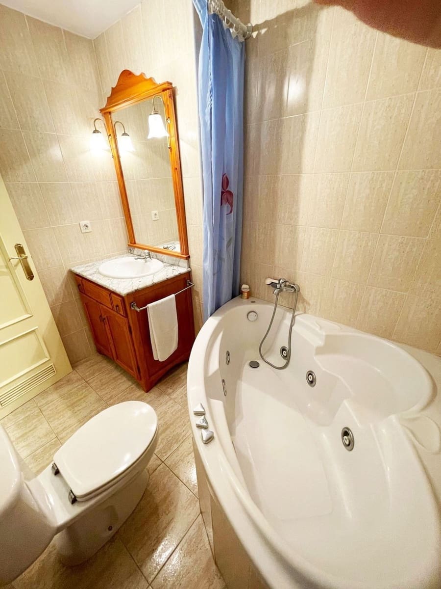 3 bedroom Apartment for sale in Nerja with garage - € 380,000 (Ref: 9618727)