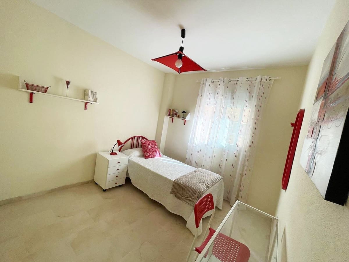 3 bedroom Apartment for sale in Nerja with garage - € 380,000 (Ref: 9618727)