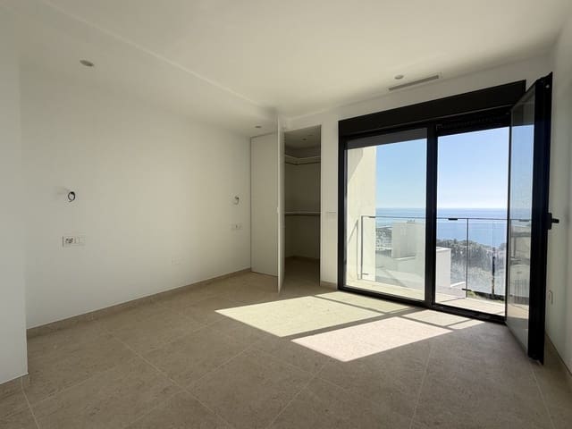 3 soverom Hus til salgs i Torrox-Costa, Torrox med svømmebasseng garasje - € 599 000 (Ref: 9628323)