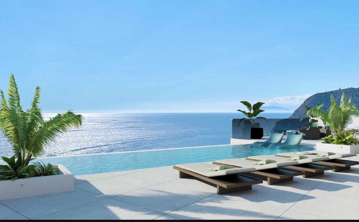 Chalet de 4 habitaciones en La Herradura en venta con piscina garaje - 1.695.000 € (Ref: 9635195)