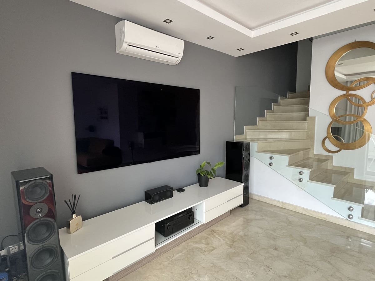 Maison de Ville de 3 chambres à louer à Nueva Andalucia avec piscine garage - 3 200 € (Ref: 9669246)