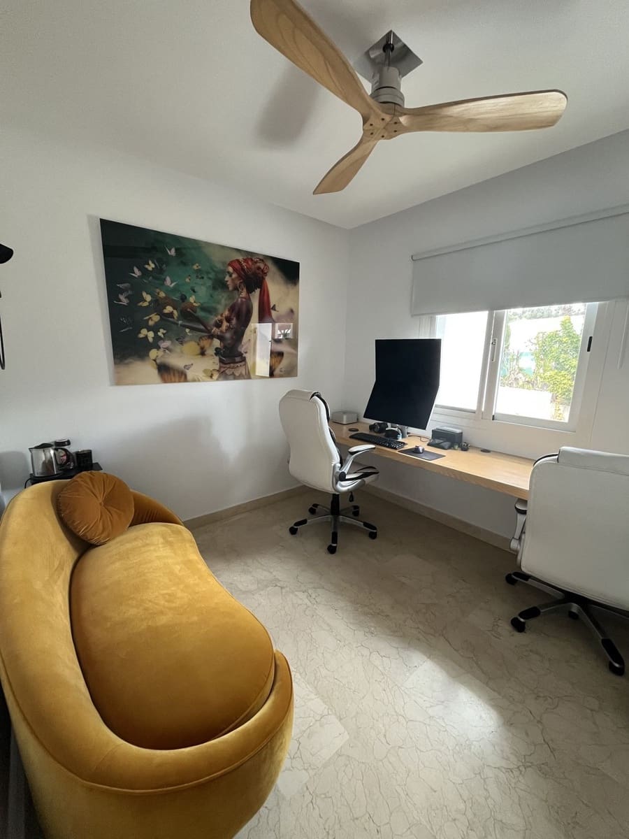 Maison de Ville de 3 chambres à louer à Nueva Andalucia avec piscine garage - 3 200 € (Ref: 9669246)