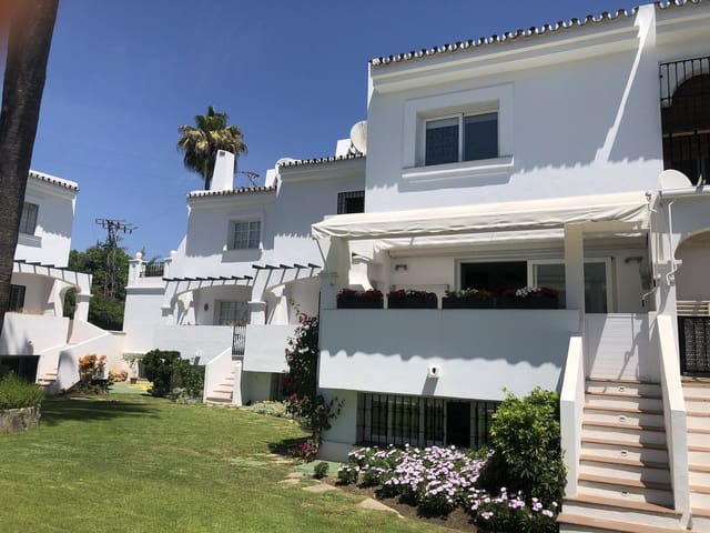3 sypialnia Dom do wynajęcia w Nueva Andalucia, Marbella z basenem garażem - 3 200 € (Ref: 9669246)
