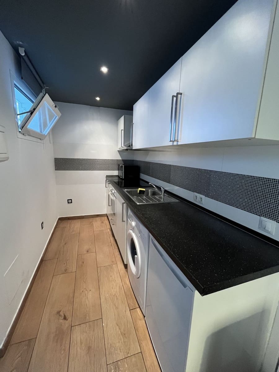 1 slaapkamer Appartement te huur in Nueva Andalucia met garage - € 1.350 (Ref: 9669246)