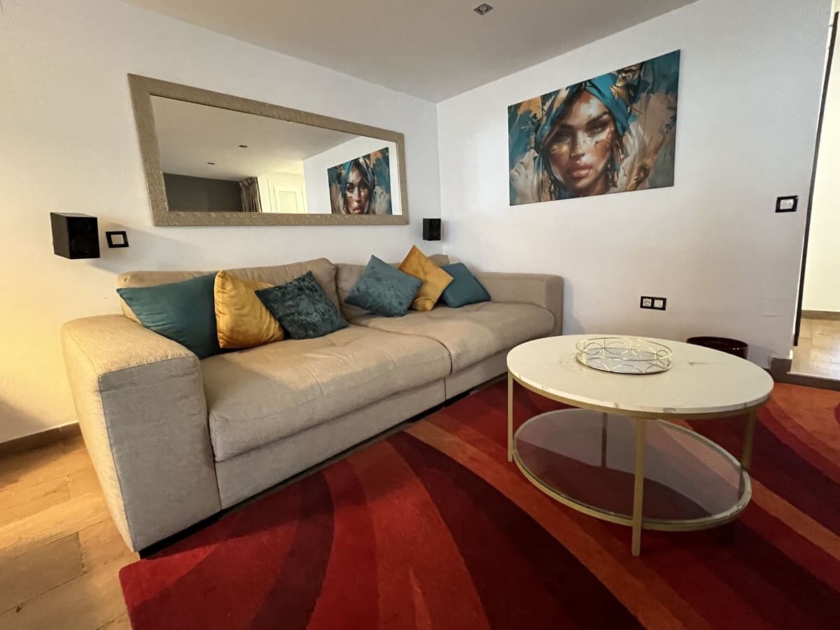 1 slaapkamer Appartement te huur in Nueva Andalucia met garage - € 1.350 (Ref: 9669246)