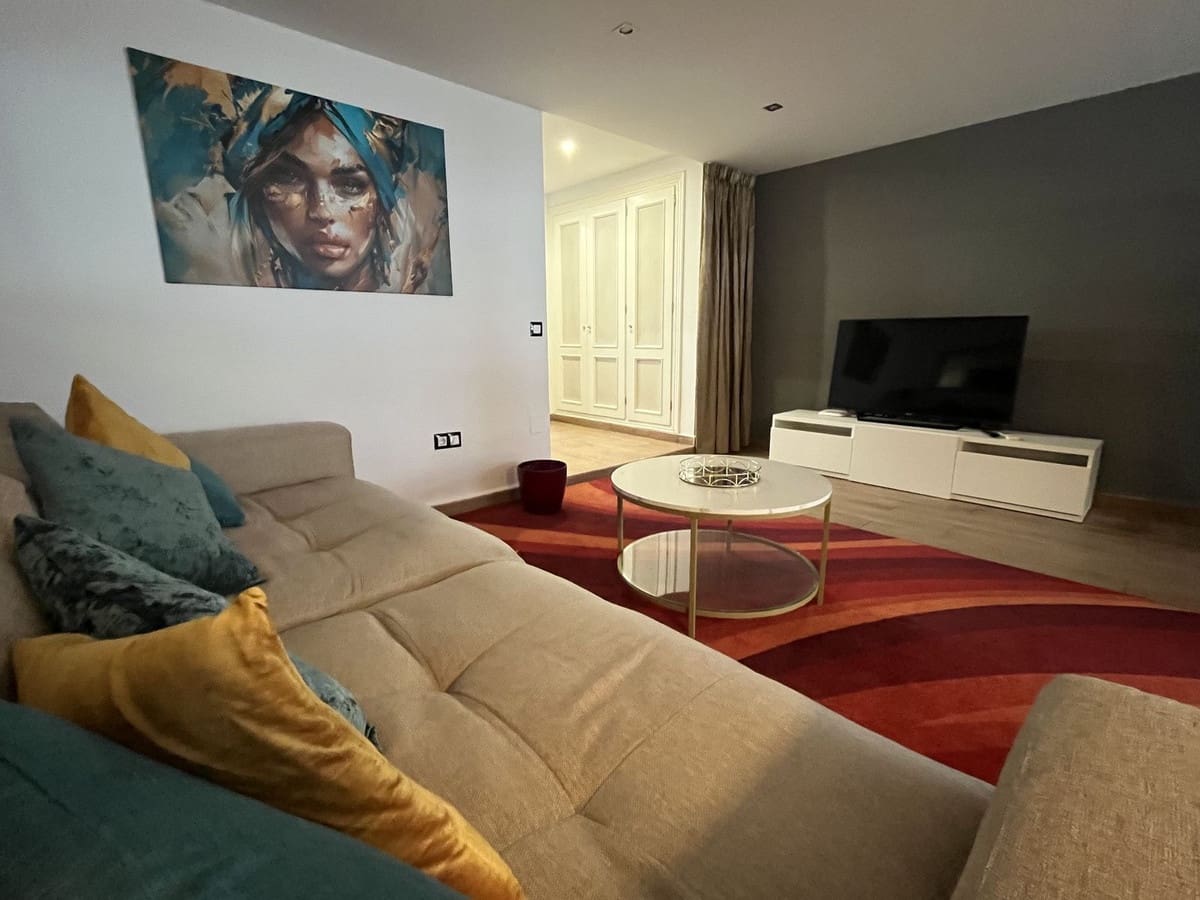 1 slaapkamer Appartement te huur in Nueva Andalucia met garage - € 1.350 (Ref: 9669246)