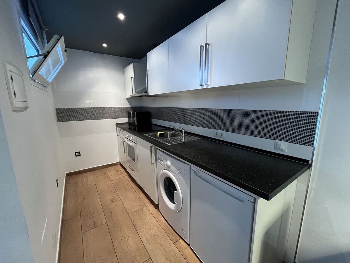 1 slaapkamer Appartement te huur in Nueva Andalucia met garage - € 1.350 (Ref: 9669246)