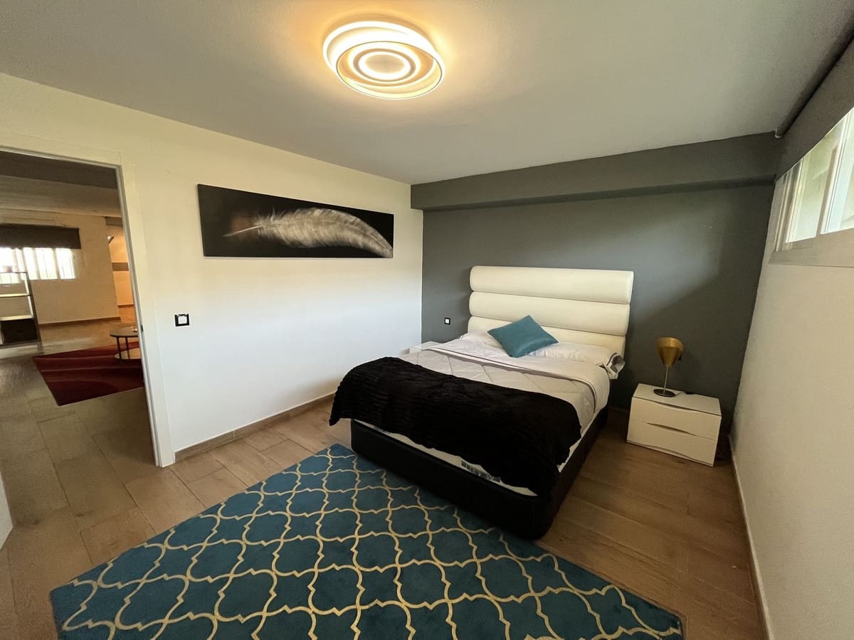 1 slaapkamer Appartement te huur in Nueva Andalucia met garage - € 1.350 (Ref: 9669246)