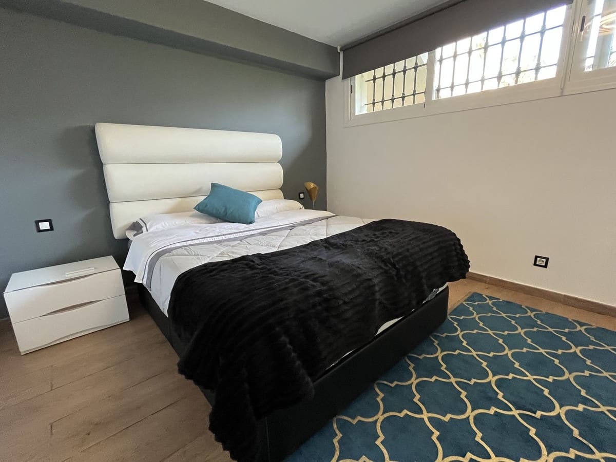 1 slaapkamer Appartement te huur in Nueva Andalucia met garage - € 1.350 (Ref: 9669246)