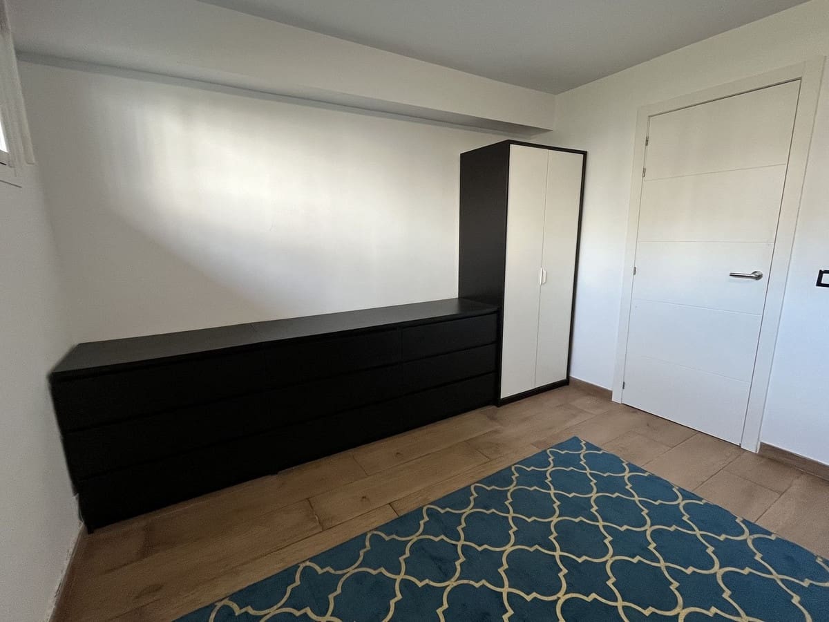 1 slaapkamer Appartement te huur in Nueva Andalucia met garage - € 1.350 (Ref: 9669246)