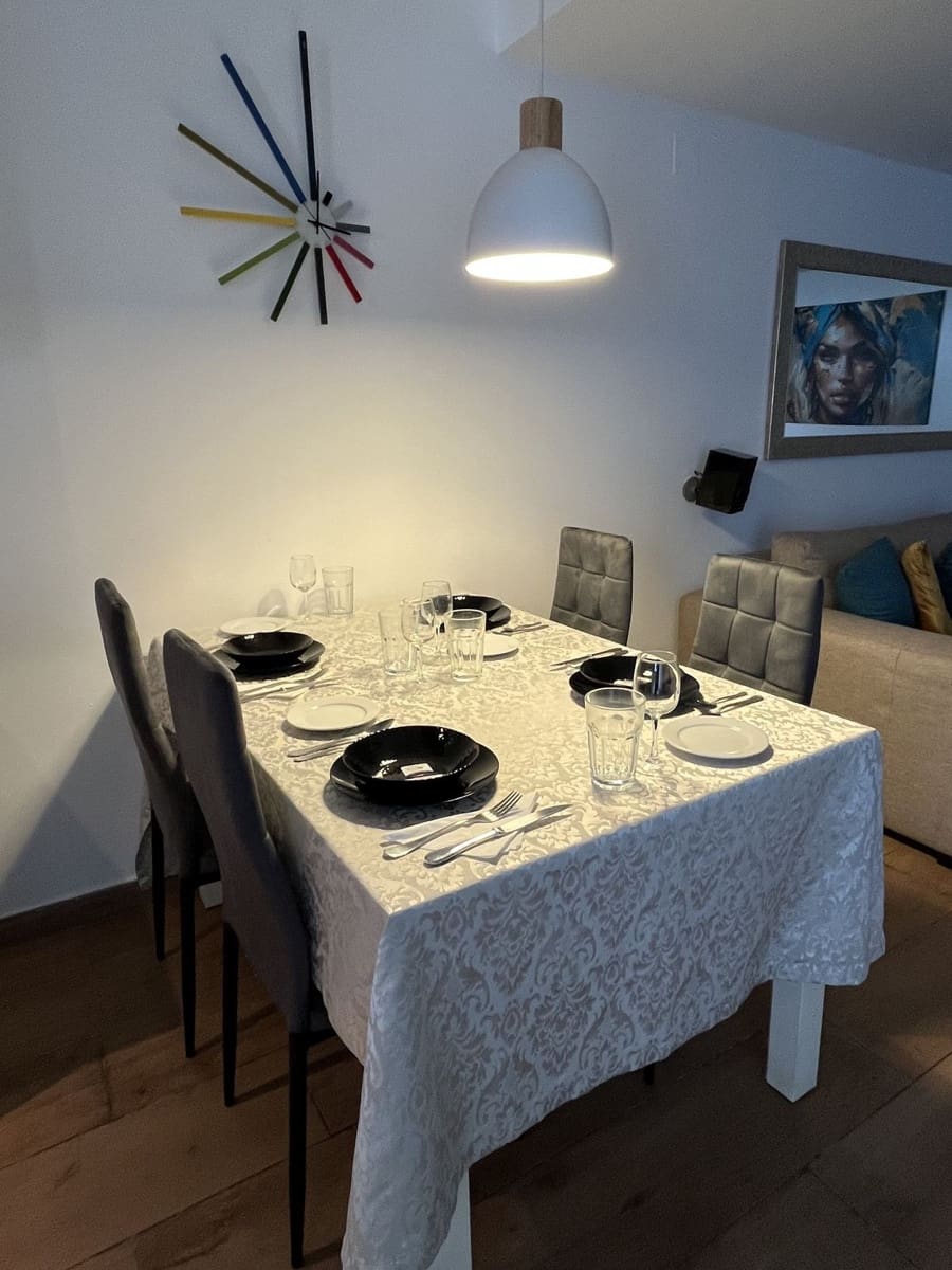 1 slaapkamer Appartement te huur in Nueva Andalucia met garage - € 1.350 (Ref: 9669246)