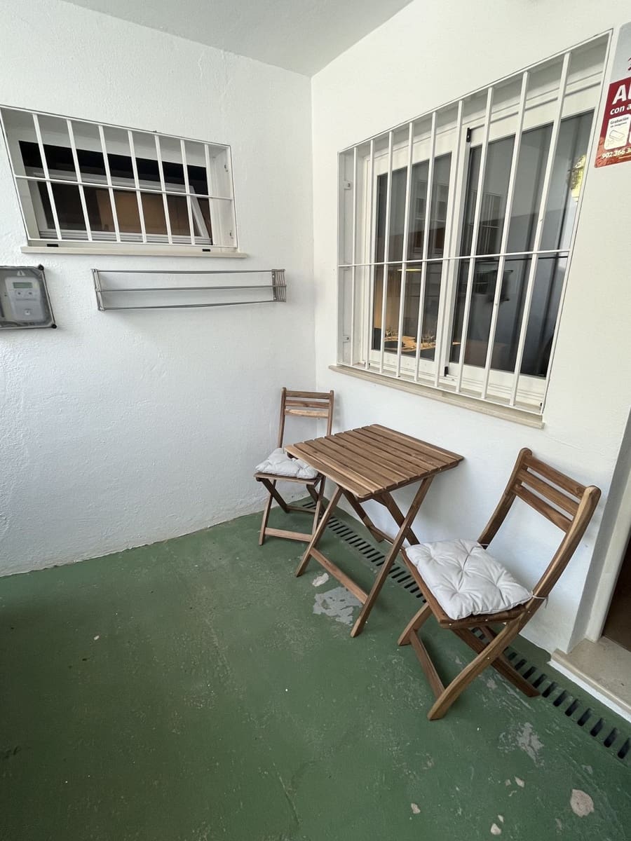 1 slaapkamer Appartement te huur in Nueva Andalucia met garage - € 1.350 (Ref: 9669246)