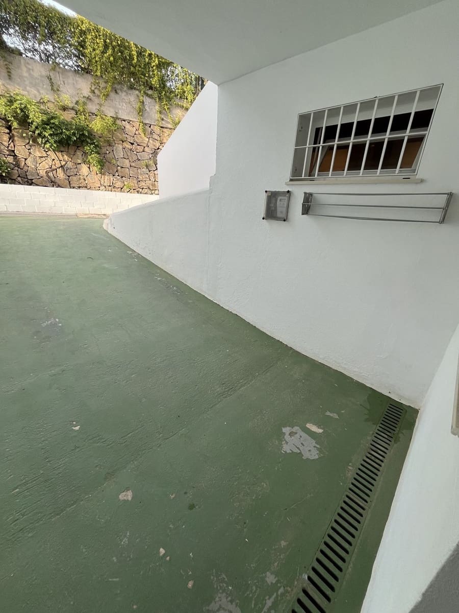 1 slaapkamer Appartement te huur in Nueva Andalucia met garage - € 1.350 (Ref: 9669246)