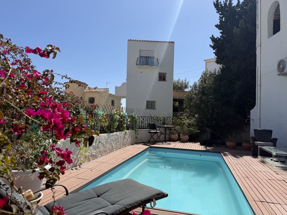 4 sovrum Villa till salu i Nerja med pool garage - 499 000 € (Ref: 9685636)