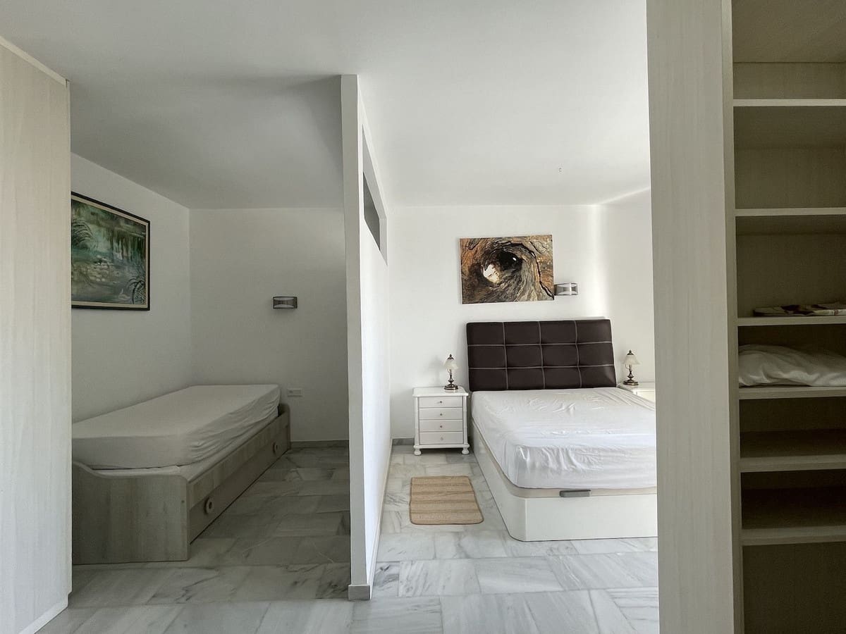 4 slaapkamer Villa te huur in Nerja met zwembad garage - € 2.000 (Ref: 9685637)