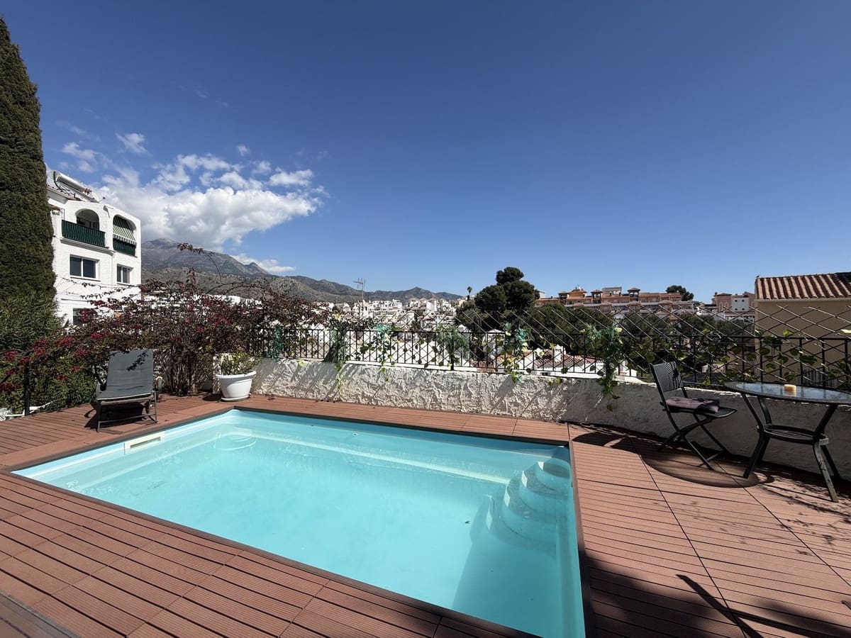 4 slaapkamer Villa te huur in Nerja met zwembad garage - € 2.000 (Ref: 9685637)