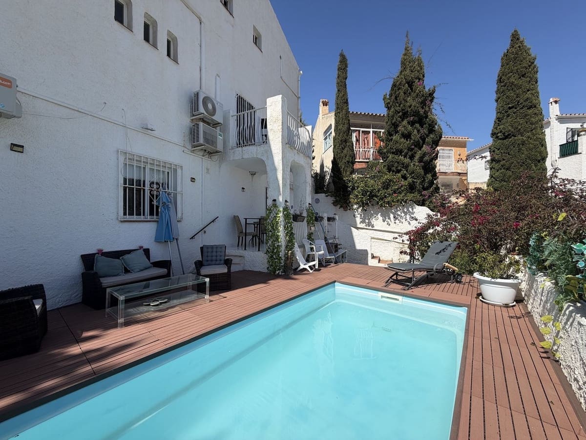 4 slaapkamer Villa te huur in Nerja met zwembad garage - € 2.000 (Ref: 9685637)