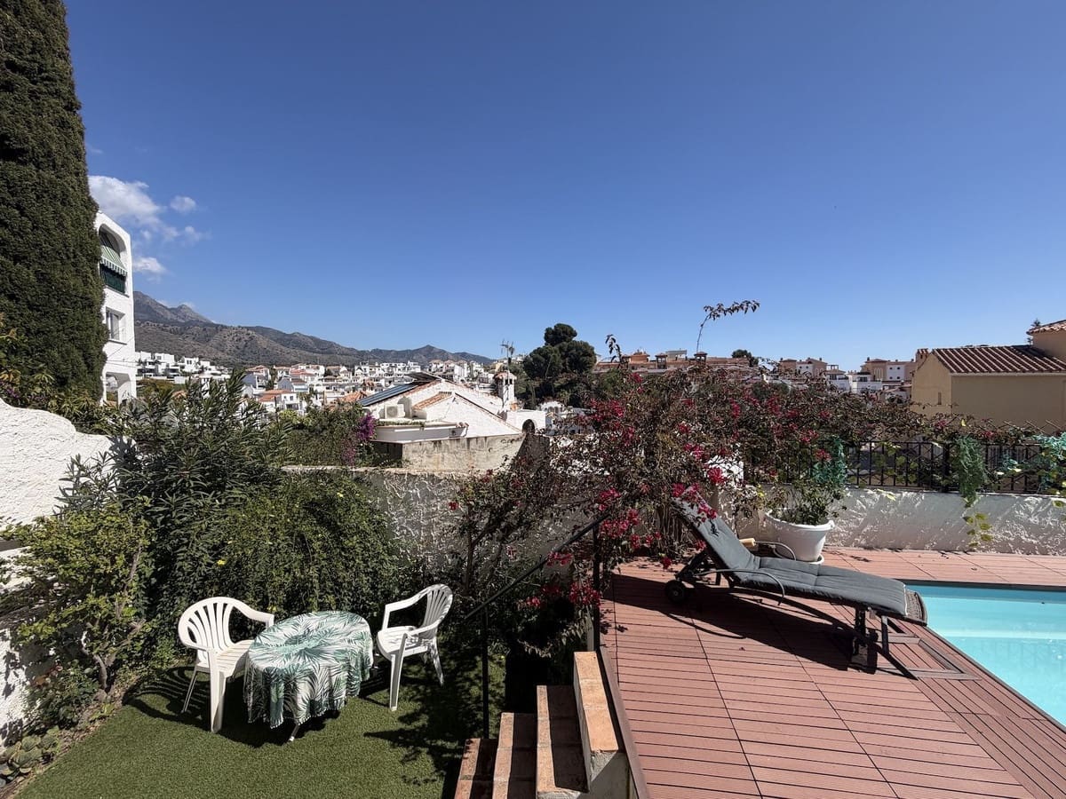 4 slaapkamer Villa te huur in Nerja met zwembad garage - € 2.000 (Ref: 9685637)