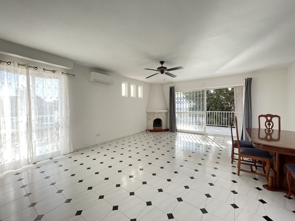 4 bedroom Villa for rent in Nerja with pool garage - € 2,200 (Ref: 9685637)