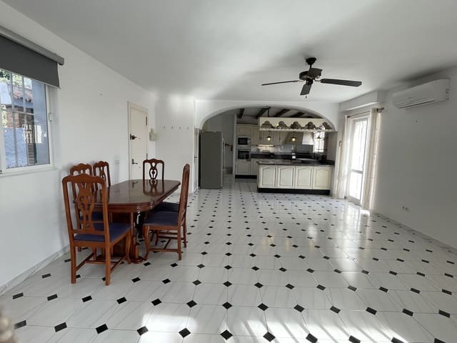 4 soveværelse Villa til leje i Nerja med swimmingpool garage - € 2.200 (Ref: 9685637)