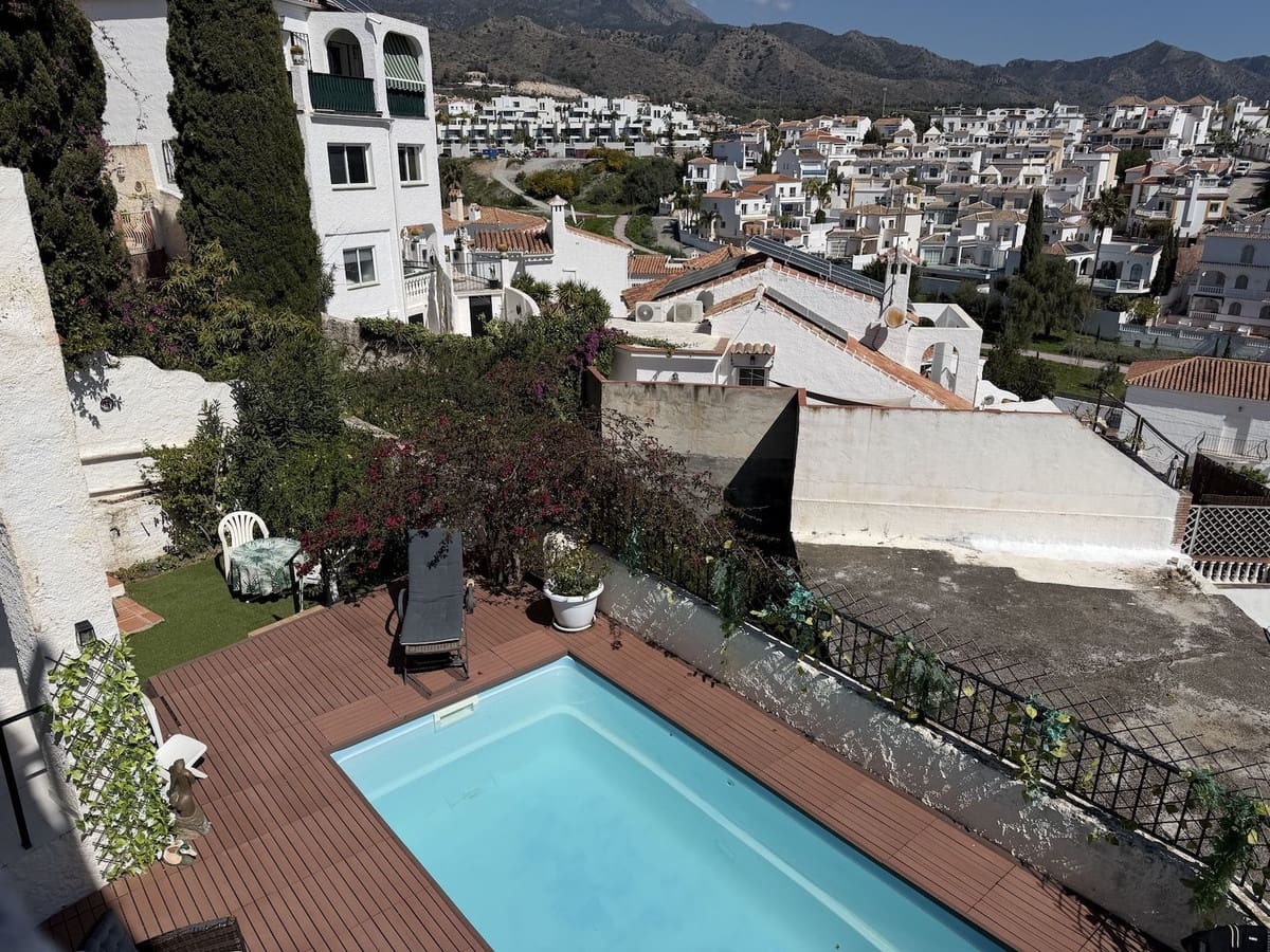 4 bedroom Villa for rent in Nerja with pool garage - € 2,200 (Ref: 9685637)