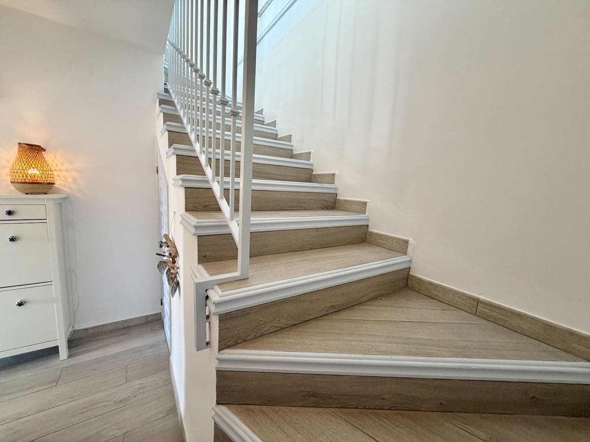 2 makuuhuone Huoneisto myytävänä paikassa Frigiliana mukana uima-altaan - 349 000 € (Ref: 9689898)