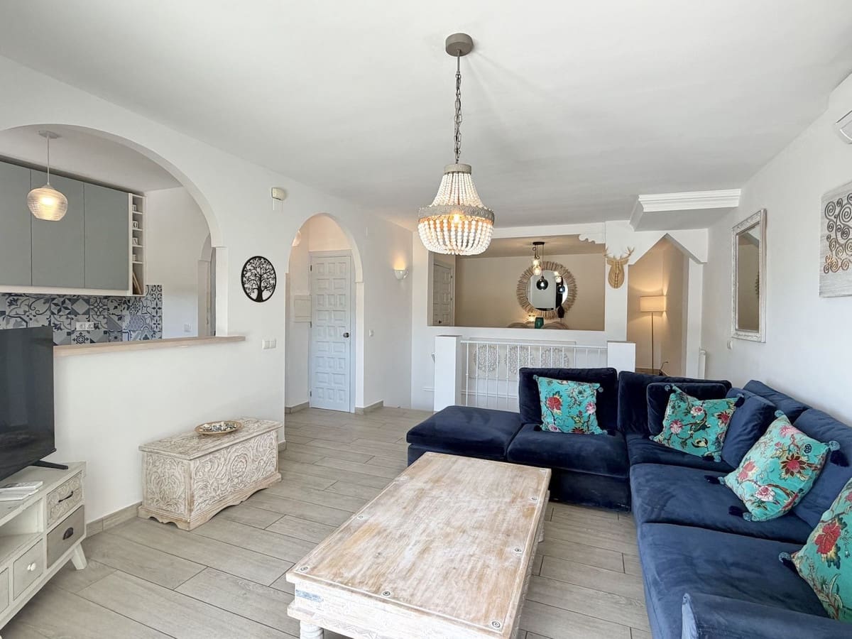 2 bedroom Apartment for sale in Frigiliana with pool - € 349,000 (Ref: 9689898)