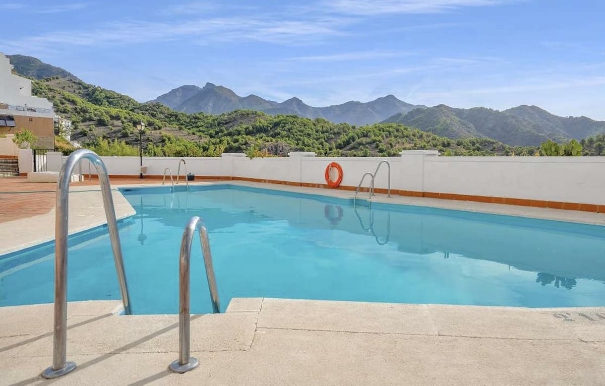 2 bedroom Apartment for sale in Frigiliana with pool - € 349,000 (Ref: 9689898)