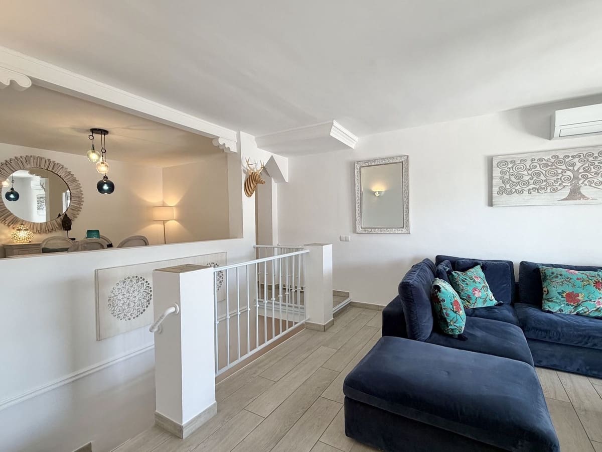 2 bedroom Apartment for sale in Frigiliana with pool - € 349,000 (Ref: 9689898)