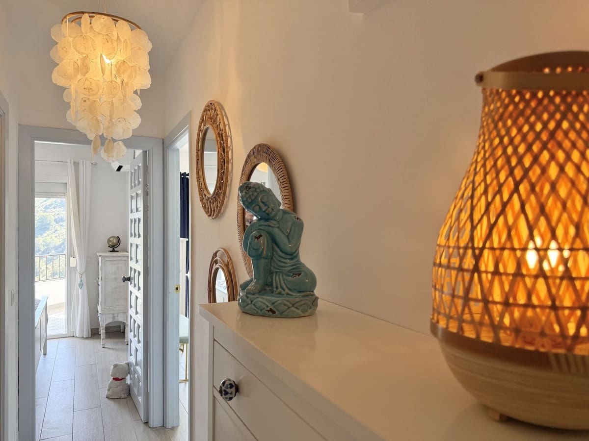 2 bedroom Apartment for sale in Frigiliana with pool - € 349,000 (Ref: 9689898)