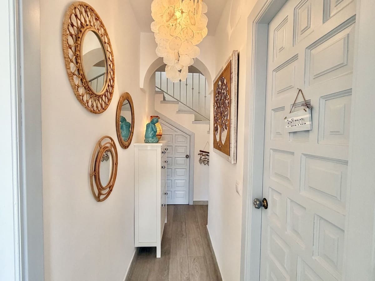 2 bedroom Apartment for sale in Frigiliana with pool - € 349,000 (Ref: 9689898)