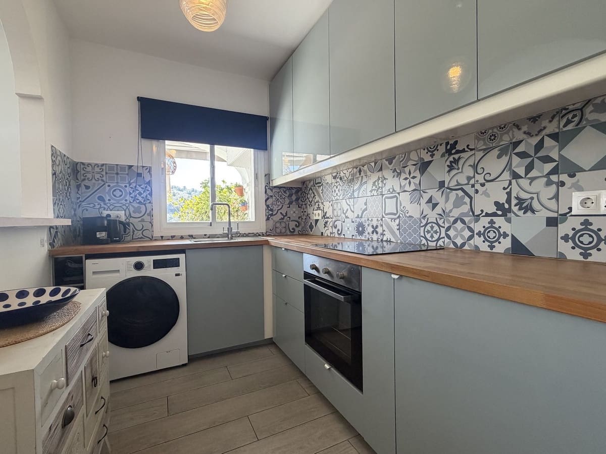 2 bedroom Apartment for sale in Frigiliana with pool - € 349,000 (Ref: 9689898)