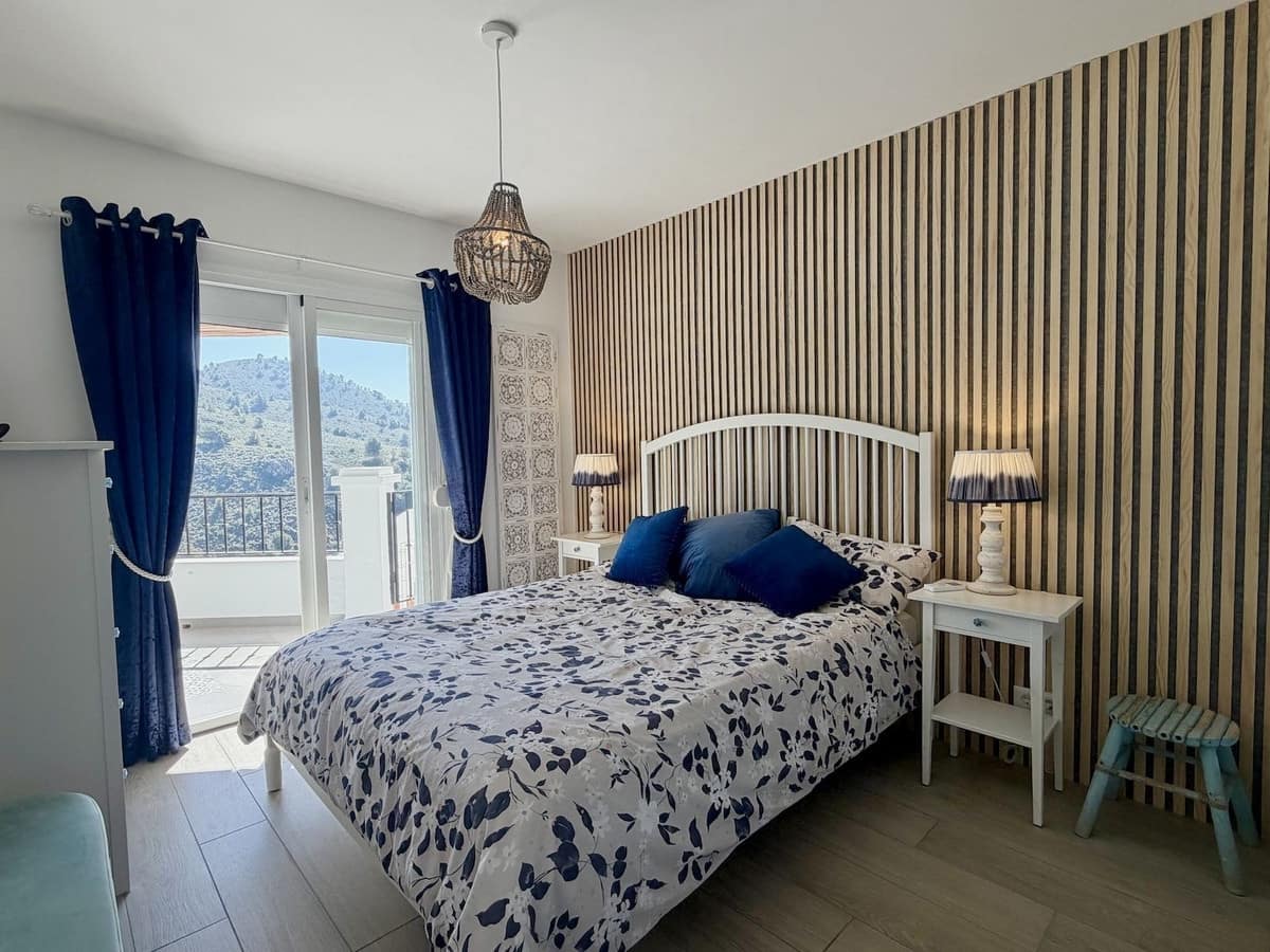 2 bedroom Apartment for sale in Frigiliana with pool - € 349,000 (Ref: 9689898)