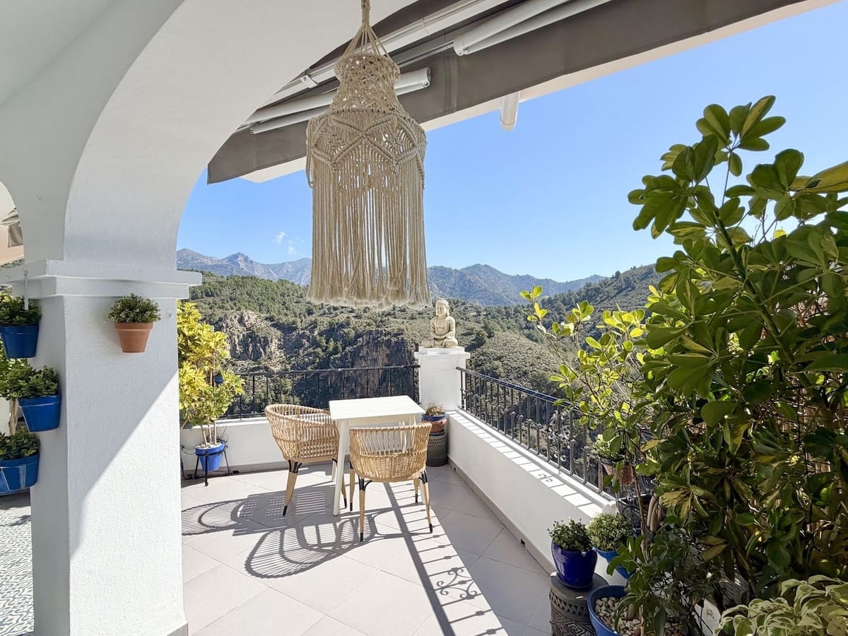 2 bedroom Apartment for sale in Frigiliana with pool - € 349,000 (Ref: 9689898)