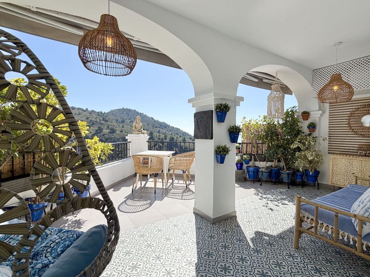 2 bedroom Apartment for sale in Frigiliana with pool - € 349,000 (Ref: 9689898)