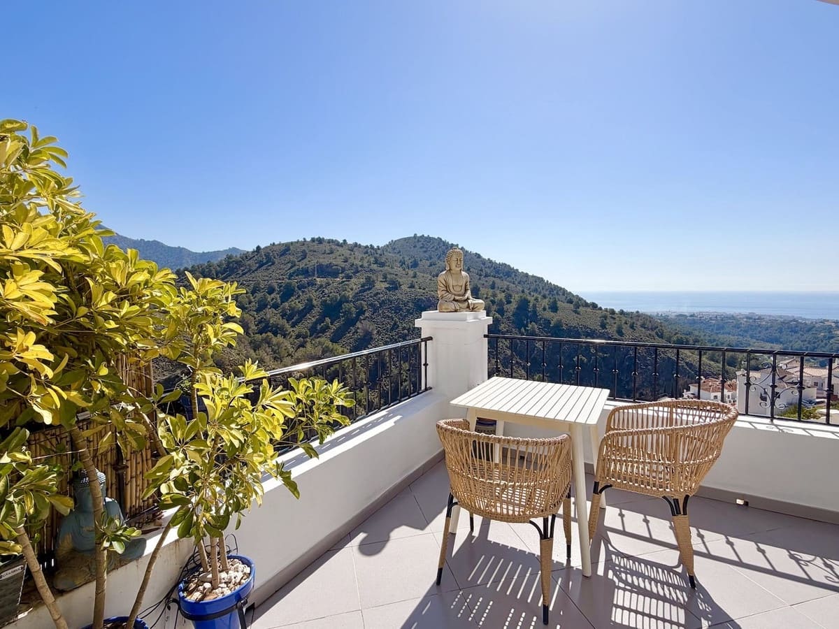 2 bedroom Apartment for sale in Frigiliana with pool - € 349,000 (Ref: 9689898)