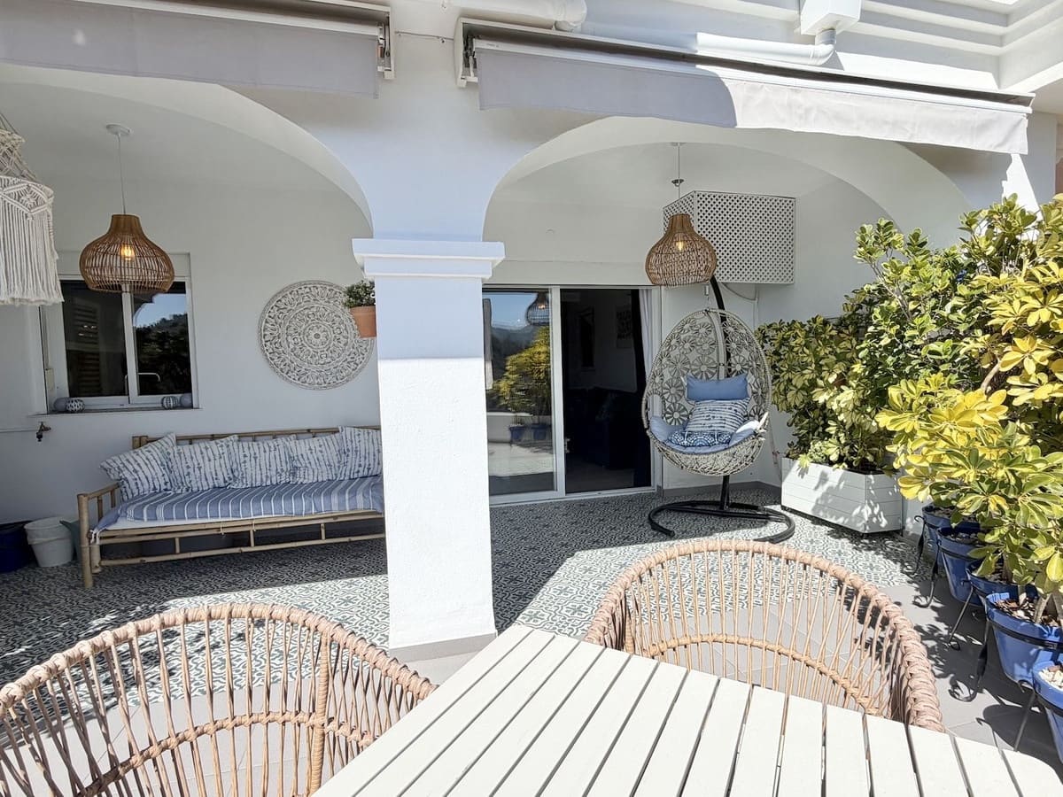 2 bedroom Apartment for sale in Frigiliana with pool - € 349,000 (Ref: 9689898)