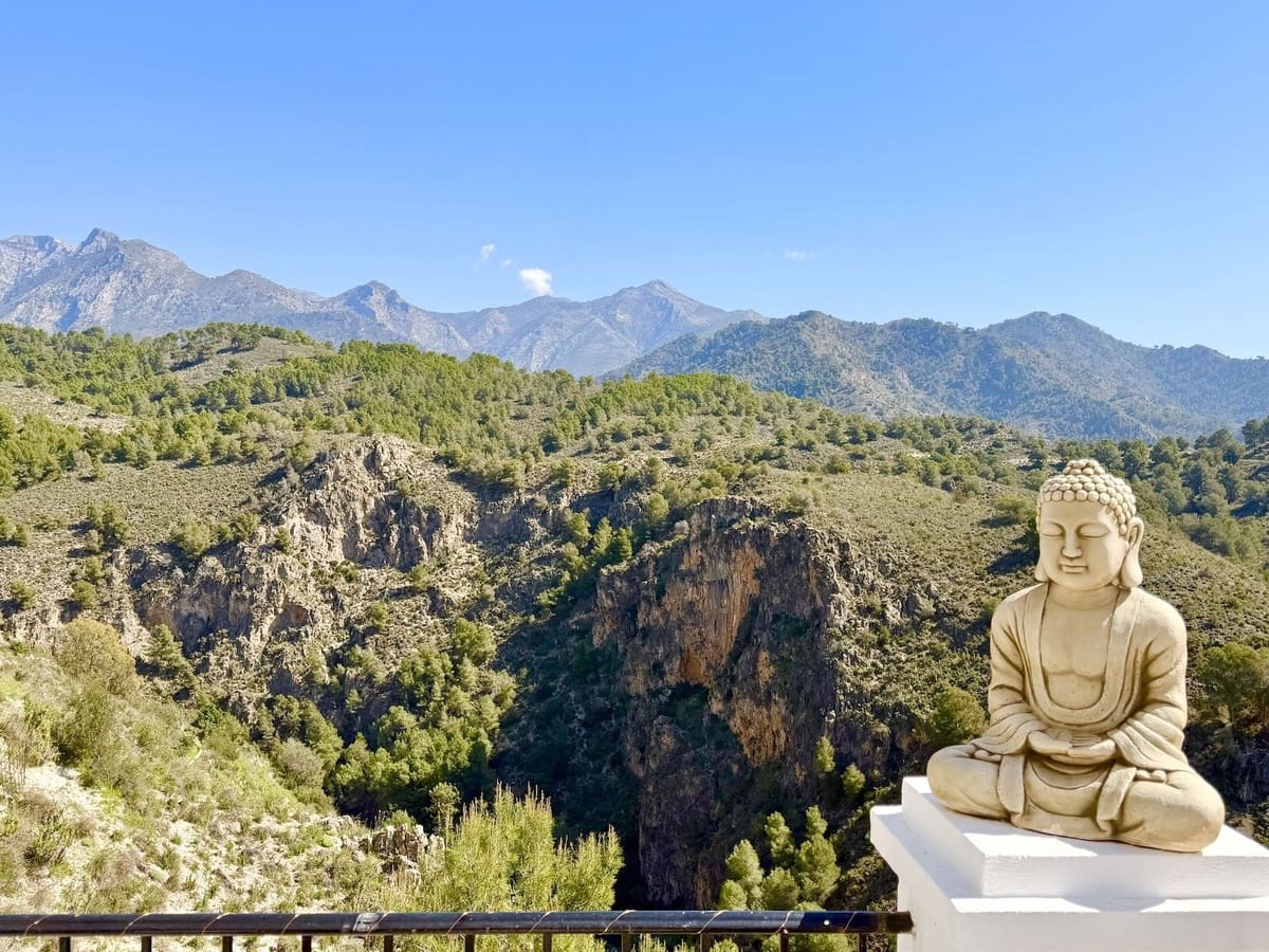 2 bedroom Apartment for sale in Frigiliana with pool - € 349,000 (Ref: 9689898)