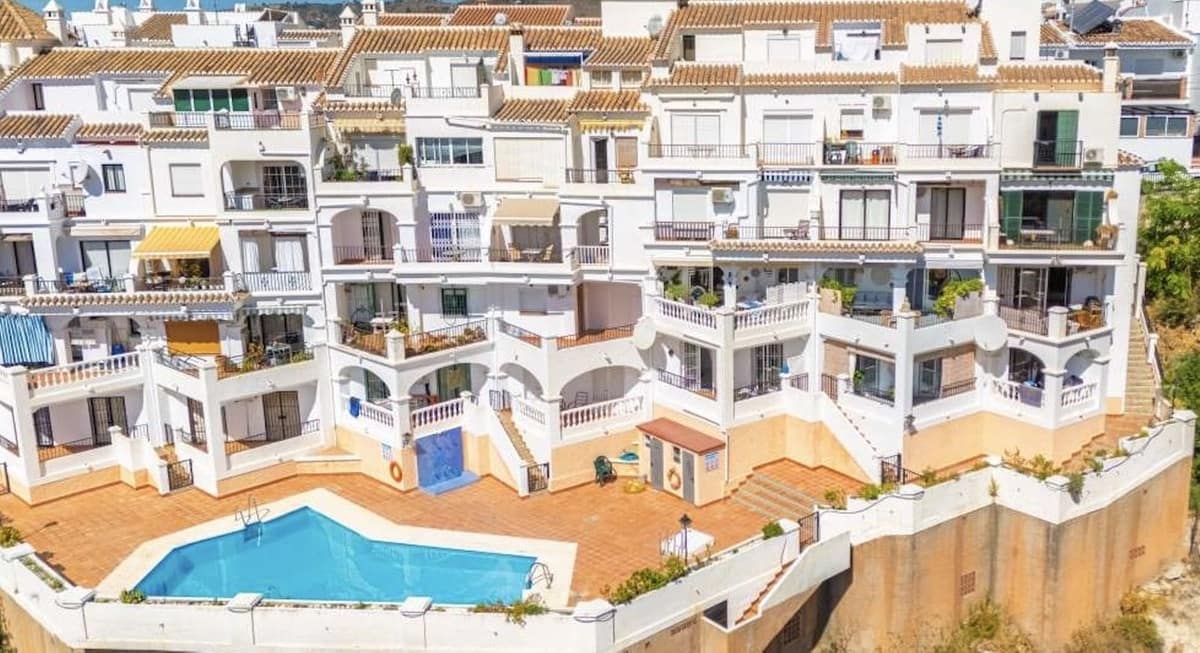 2 bedroom Apartment for sale in Frigiliana with pool - € 349,000 (Ref: 9689898)