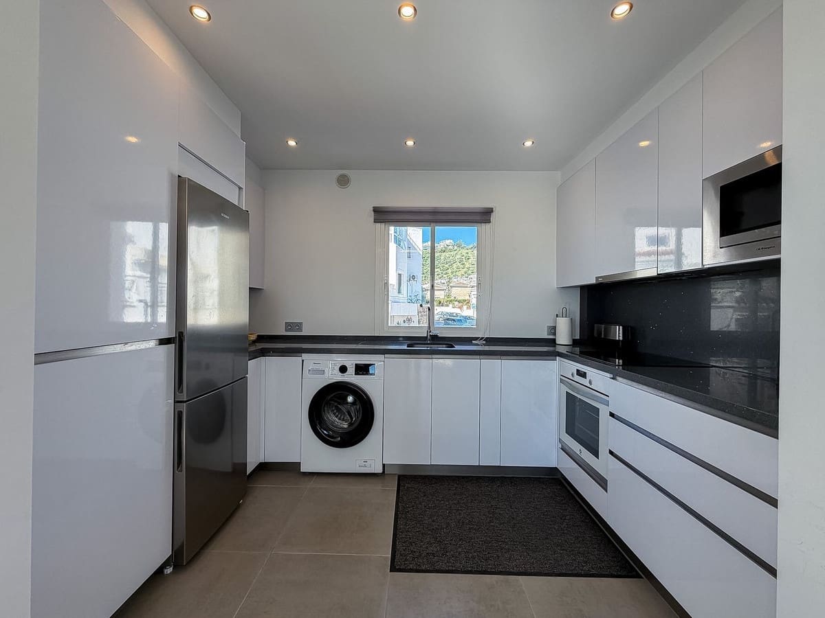 2 bedroom Penthouse for sale in Nerja with pool - € 315,000 (Ref: 9746842)