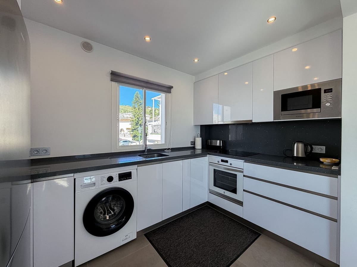 2 bedroom Penthouse for sale in Nerja with pool - € 315,000 (Ref: 9746842)