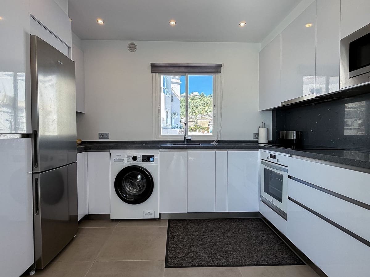 2 bedroom Penthouse for sale in Nerja with pool - € 315,000 (Ref: 9746842)